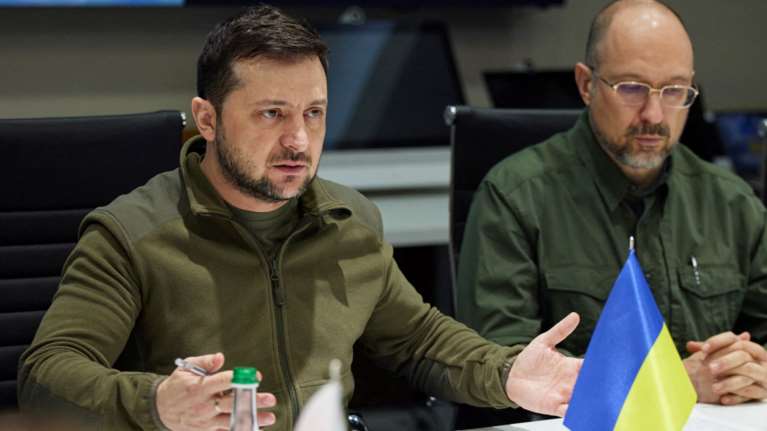 Ο Ζελένσκι απαντά στη &quot;φιέστα&quot; του Πούτιν: &quot;Φανταστείτε 14.000 πτώματα στο στάδιο της Μόσχας&quot;