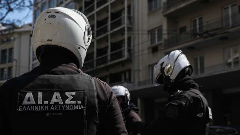 Αγία Βαρβάρα: Άνδρας νεκρός στη μέση του δρόμου με τραύμα από πυροβόλο όπλο