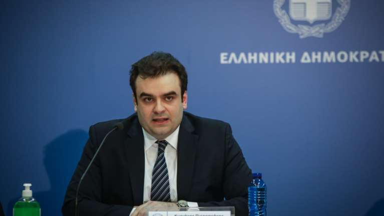 Πιερρακάκης για κινητά μαθητών: Θα αλλάζουν σχολείο όσοι παραβιάζουν προσωπικά δεδομένα τρίτων