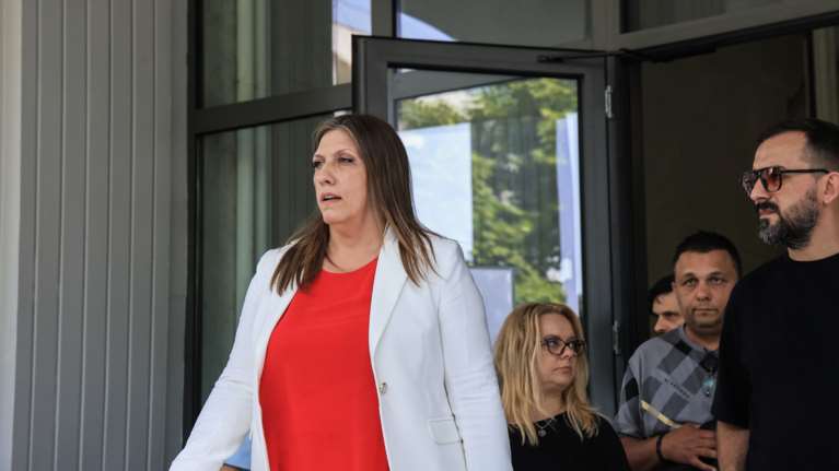 Τέμπη: Στη δίκη για τα βίντεο φόρτωσης της εμπορικής αμαξοστοιχίας η Ζωή Κωνσταντοπούλου