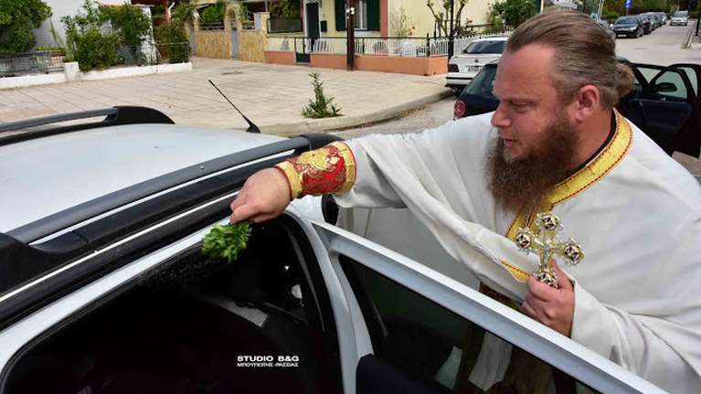 Άγιος Χριστόφορος: Με αγιασμό των αυτοκινήτων γιόρτασαν στο Ναύπλιο τον προστάτη των οδηγών [εικόνες - βίντεο]