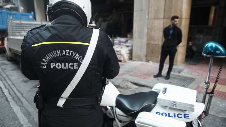 Μύκονος: Έρευνα σε βάρος αστυφύλακα - Ενημέρωνε εργολάβο για επικείμενους αστυνομικούς ελέγχους;