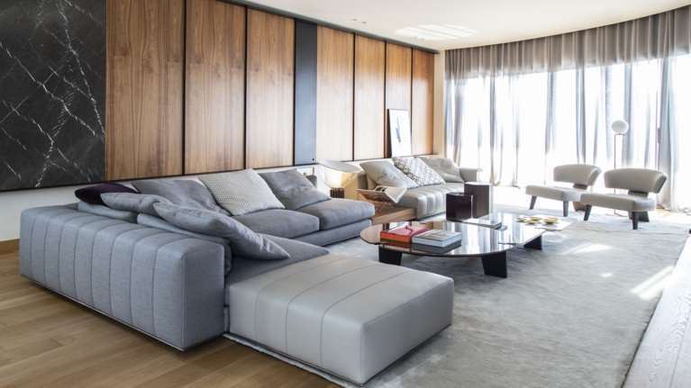 Cozy ατμόσφαιρα και urban αισθητική σε μια κατοικία στη Θεσσαλονίκη [εικόνες]