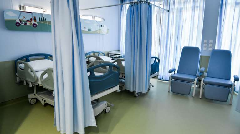 Καταγγελία από το &quot;Χαμόγελο του Παιδιού&quot;: Περισσότερα από 80 παιδιά παραμένουν έγκλειστα στα Νοσοκομεία Παίδων της Αθήνας