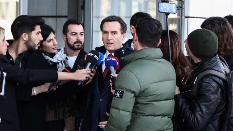 Πέτρος Φιλιππίδης: Η απάντηση των δικηγόρων του μετά τις αντιδράσεις για τις προκλητικές ερωτήσεις του εισαγγελέα