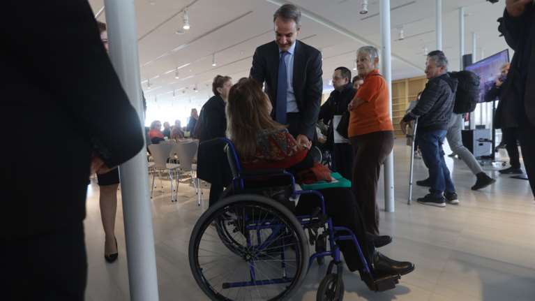 Μητσοτάκης στα άτομα με αναπηρία: Θα είμαι πάντα δίπλα σας, μη διστάζετε να εντοπίζετε τις αδυναμίες μας