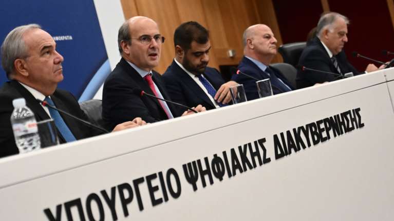 Τα μέτρα στήριξης των επιχειρήσεων: Κίνητρα για εξαγορές και συγχωνεύσεις - Golden visa για επενδύσεις σε start-up