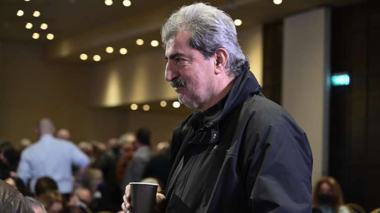 Εκτός "γραμμής" ο Πολάκης: Αποχή από την ψηφοφορία για τα ομόφυλα ζευγάρια με ανάρτηση από το χειρουργείο