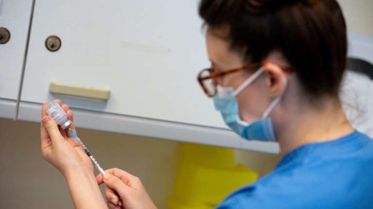 Moderna - Merck: Θετικά τα πρώτα αποτελέσματα του εμβολίου κατά του καρκίνου του δέρματος