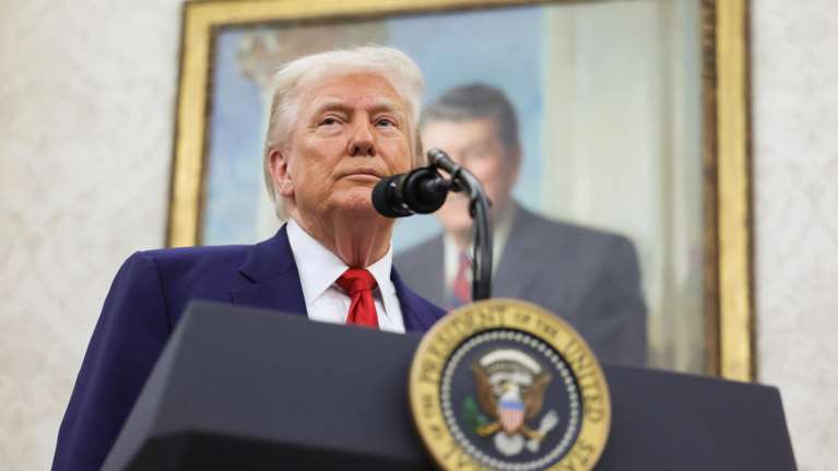 Διατηρούνται σε ισχύ οι δασμοί του Τραμπ - Εφετείο &quot;πάγωσε&quot; την ακύρωσή τους