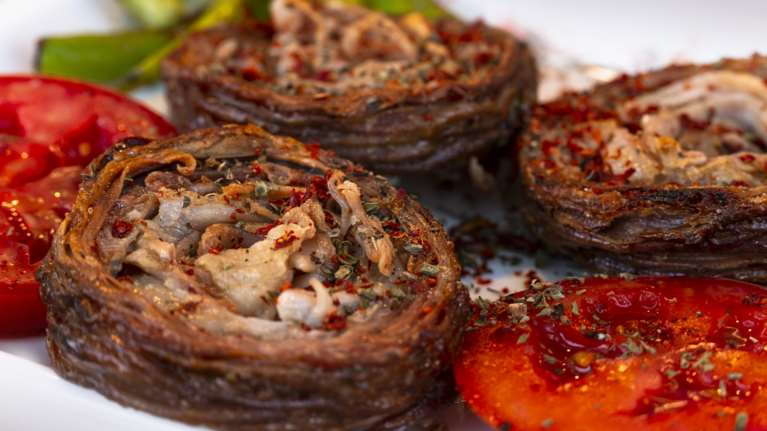 Παγκόσμιος πρωταθλητής το κοκορέτσι στα δημοφιλή πιάτα με... εντόσθια - Ποια άλλα ελληνικά είναι στη λίστα