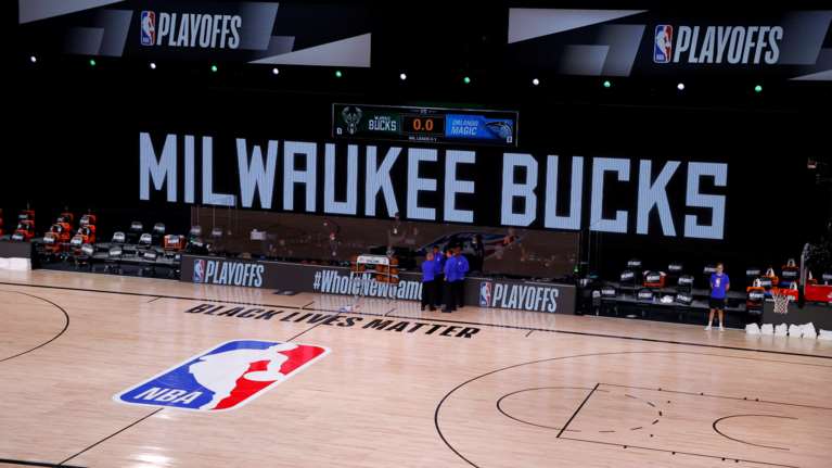 &quot;Επανάσταση&quot; στο ΝΒΑ: Οι Μπακς των Αντετοκούνμπο δεν αγωνίστηκαν λόγω της αστυνομικής βίας στις ΗΠΑ