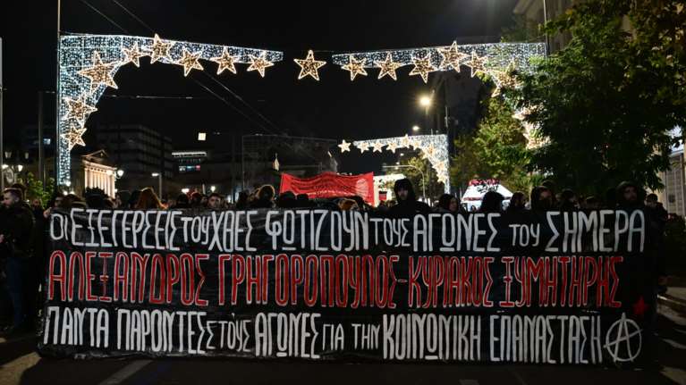 Κλειστοί δρόμοι στην Αθήνα λόγω πορείας για τον Γρηγορόπουλο - 52 προσαγωγές, ανάμεσά τους και η δικηγόρος Παπαρρούσου