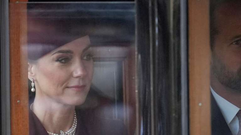 "Τα παιδιά σου είναι τόσο περήφανα για σένα": Τα γενέθλια και η ανέκδοτη φωτογραφία της Κέιτ Μίντλετον από τότε που έκανε χημειοθεραπείες