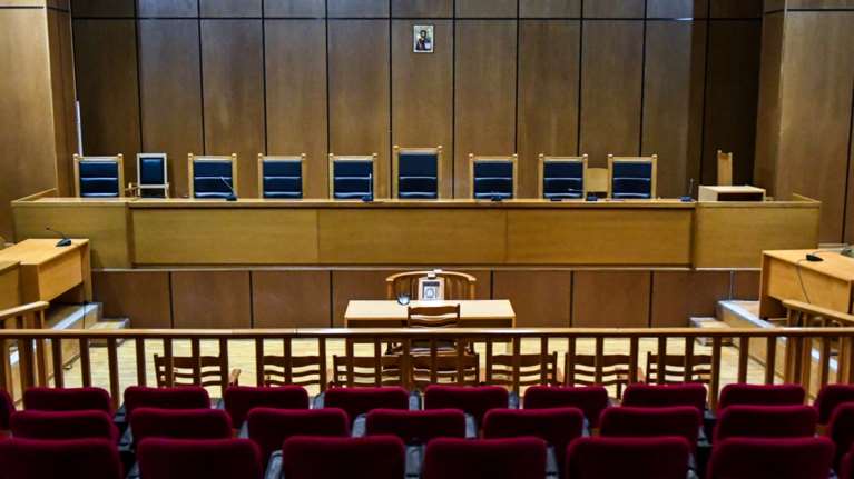 Ο Αρειος Πάγος απέλυσε πέντε δικαστές για μεγάλες καθυστερήσεις στην έκδοση αποφάσεων - Πώς &quot;γλίτωσε&quot; Πρωτοδίκης