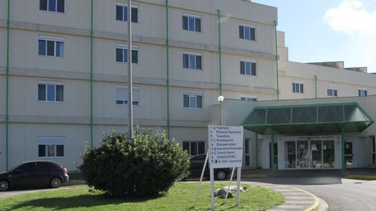 Καλαμάτα: Διασωληνώθηκε 37χρονη - Αντιδρούν αντιεμβολιαστές συγγενείς της - &quot;&#39; Δεν έχει κορονοϊό, έπαθε πνευμονία από το κρύο&quot; [βίντεο]