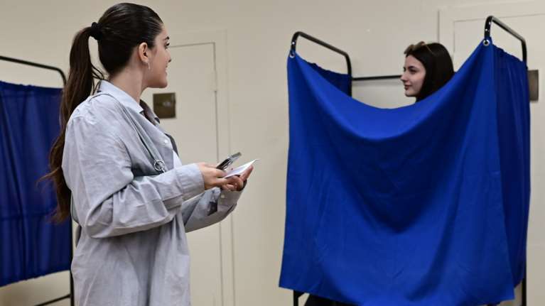 MRB: Στις 14,2 μονάδες η διαφορά ΝΔ - ΠΑΣΟΚ - Το 73,4% λέει &quot;όχι&quot; σε νέο κόμμα Τσίπρα - Πόσοι θα ψήφιζαν Σαμαρά, Καρυστιανού