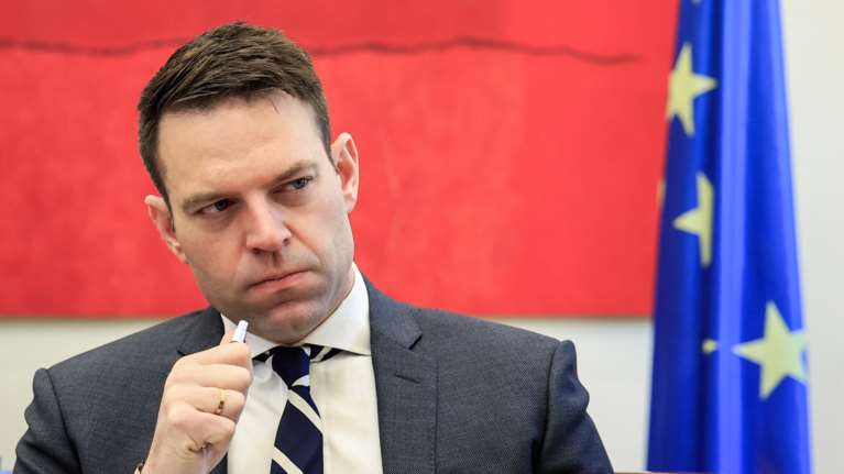 Νομοσχέδιο για ομόφυλα ζευγάρια: Τα διλήμματα Κασσελάκη - Γιατί δυσκολεύεται να βρει την κατάλληλη στρατηγική