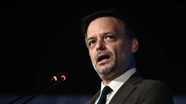 Δήμος Αθηναίων: Ψήφισμα συμπαράστασης στον Εκρέμ Ιμάμογλου και τους λοιπούς αιρετούς στην Τουρκία