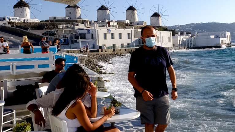 Μύκονος: Καταγγελία για άθλιες συνθήκες εργασίας σε πεντάστερο ξενοδοχείο – &quot;Μετάνιωσα την ώρα και τη στιγμή&quot; [βίντεο]