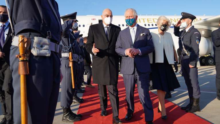 200 χρόνια από το 1821: Έφθασε στην Αθήνα ο πρίγκιπας Κάρολος με την Καμίλα