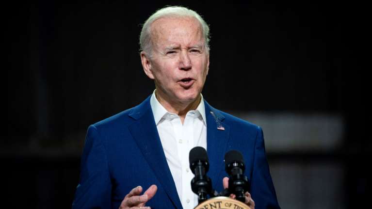 Ο Μπάιντεν ανακοίνωσε πρόσθετη στρατιωτική βοήθεια αξίας 800 εκατ. δολαρίων στο Κίεβο - Στέλνει και βαρέα όπλα