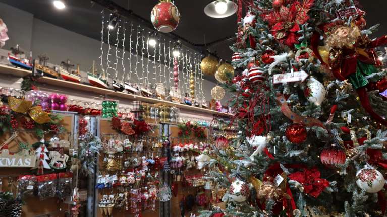 Εορταστικό ωράριο: Ανοικτά τα μαγαζιά την Κυριακή -  Πώς θα λειτουργήσουν τα καταστήματα τα Χριστούγεννα