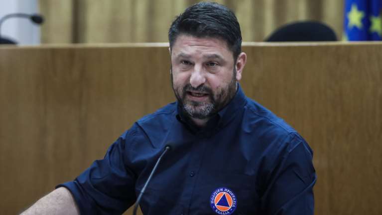 Με σπασμένη φωνή ο Χαρδαλιάς στην ενημέρωση: &quot;Κάθε σπίτι που χάνεται είναι μια μαχαιριά στην καρδιά μας&quot; [βίντεο]