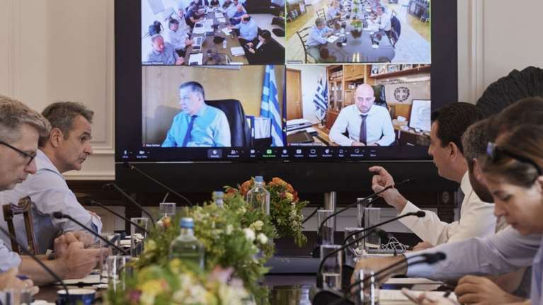 Ξεκινά σε λίγες ώρες η καταβολή αποζημιώσεων - Τηλεδιάσκεψη Μητσοτάκη με το συντονιστικό στη Λάρισα