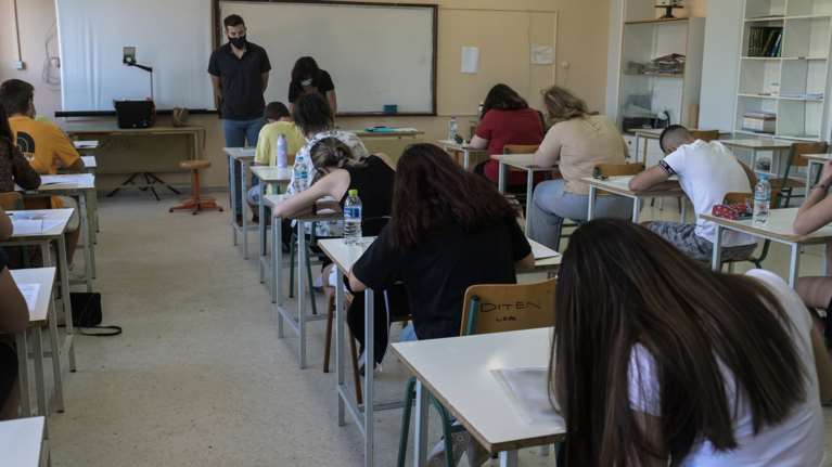 Πανελλήνιες 2023: Αντίστροφη μέτρηση για τις εξετάσεις - Το πρόγραμμα, οι αλλαγές και οι 68.574 θέσεις