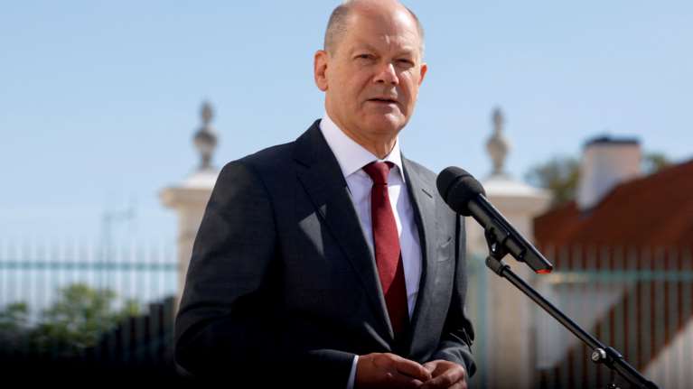 &quot;Προσβεβλημένο λουκάνικο&quot; αποκάλεσε τον Σολτς ο Ουκρανός πρέσβης στη Γερμανία