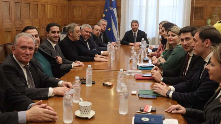 Το ΠΑΣΟΚ απαντάει στο "άδειασμα" της Γεροβασίλη για το πλημμέλημα και στις "απορίες" Βορίδη περί συγκάλυψης