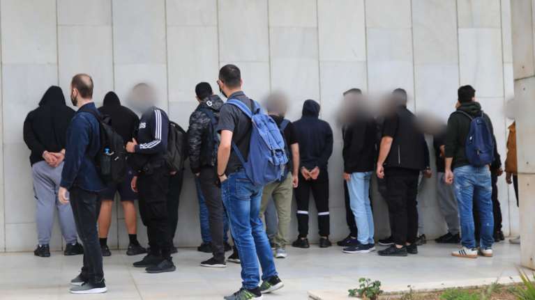 Δολοφονία Λυγγερίδη: Συνελήφθη ο &quot;Κορυδαλλιώτης&quot;, υπαρχηγός του &quot;Κοντού&quot; - Ψάχνουν τον &quot;Καρχαρία&quot;, τον &quot;Brooklyn&quot; και τον &quot;Pali&quot;