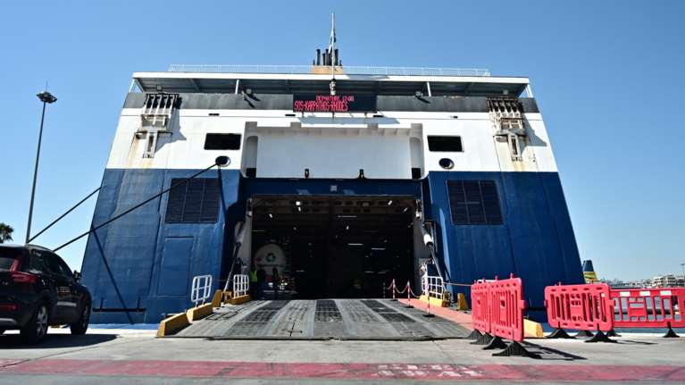 Θάνατος 20χρονου ναυτικού στον Πειραιά: Απεργία και αύριο στο Blue Star Chios - &quot;Ένας συνάδελφος 20 χρονών δεν θα γυρίσει σπίτι του&quot;