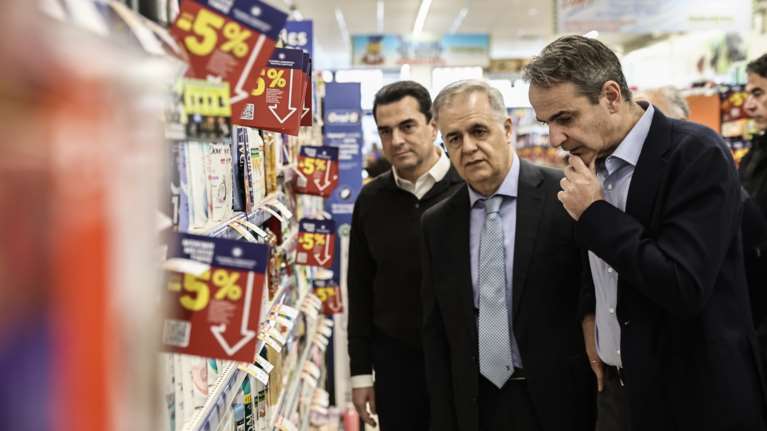 Αυτοψία Μητσοτάκη σε σούπερ μάρκετ: Οι τιμές στο βρεφικό γάλα είχαν ξεφύγει - Βλέπουμε μειώσεις 15-20%