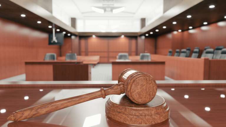 Αλλαγές στην Δικαιοσύνη: Έξοδα δίκης από 200 έως 4.000 ευρώ θα πληρώνουν οι κατηγορούμενοι που καταδικάστηκαν