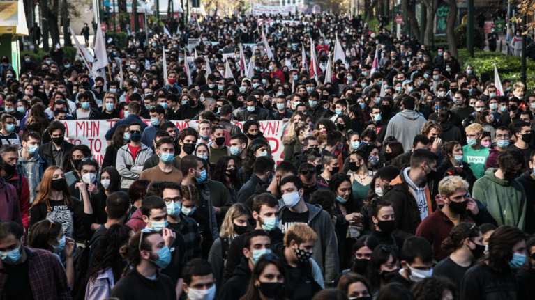 Σύγκρουση για τις &quot;κορονο-διαδηλώσεις&quot;: 14 συλλαλητήρια τη μέρα εν μέσω πανδημίας - Δεν κολλάει στις διαδηλώσεις λέει ο Α. Τσίπρας