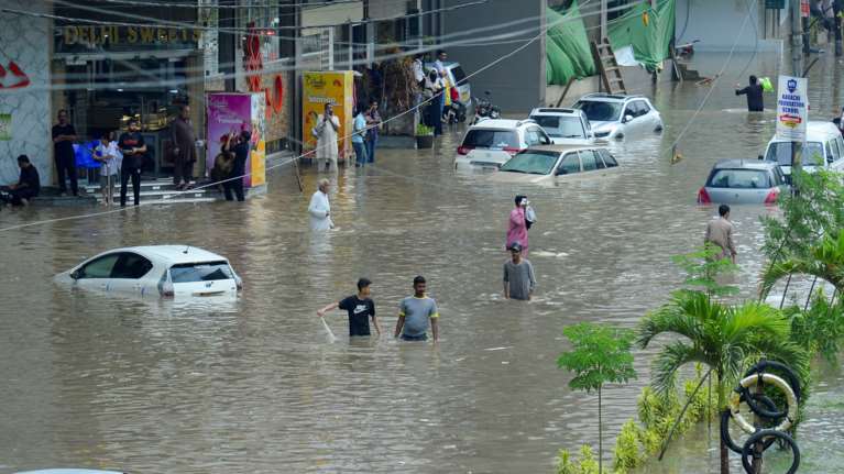 Πακιστάν: Τουλάχιστον 16 νεκροί μετά από καταρρακτώδεις βροχές στο Καράτσι