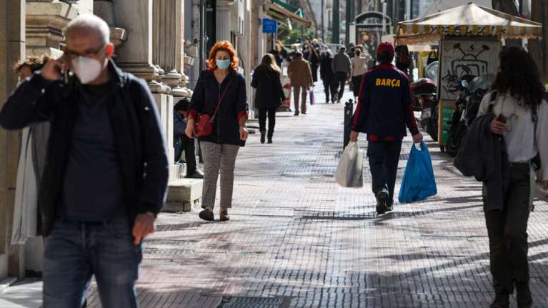 Κορονοϊός: Ανέβηκαν στα 528 τα νέα κρούσματα στην Αττική -  335 στη Θεσσαλονίκη και 160 στη Λάρισα