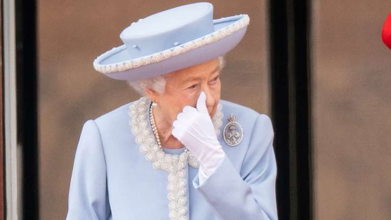 &quot;Τι κρίμα&quot;: Η γενναία αντίδραση της βασίλισσας Ελισάβετ όταν οι γιατροί τής είπαν ότι δεν έχει πολύ χρόνο ζωής