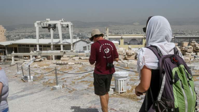 Daily Mail: Ελπίδα για διακοπές στην Ελλάδα χωρίς 14ήμερη καραντίνα