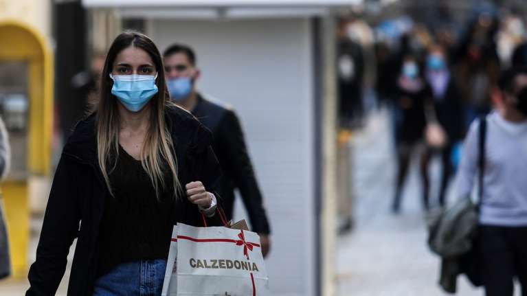 Κορονοϊός: &quot;Πρωταθλήτρια&quot; η Αττική με 301 νέα κρούσματα - 111 στη Θεσσαλονίκη - Οι &quot;κόκκινες&quot; περιοχές