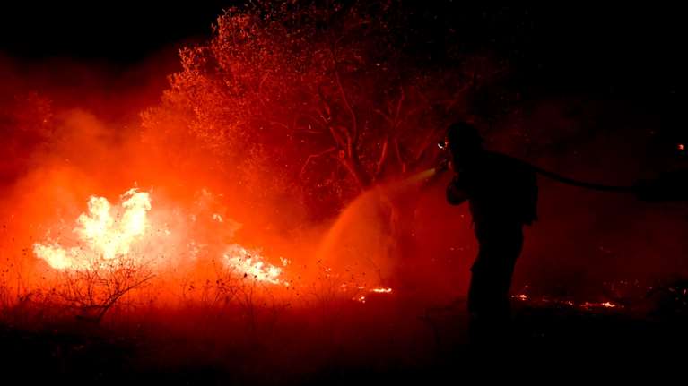 Έβρος: Σε κόλαση φωτιάς εντόπισαν τον απανθρακωμένο μετανάστη οι πυροσβέστες - 700 βαθμοί Κελσίου και φλόγες 25 μέτρων