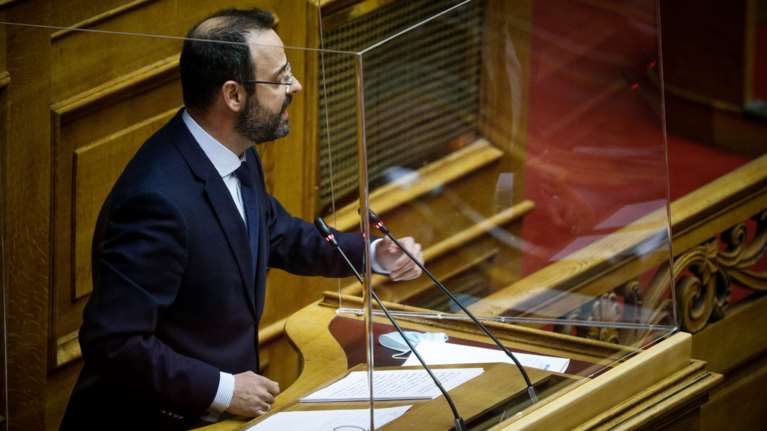 Κόντρα στη Βουλή για την απεργία της 10ης Ιουνίου: Μικρή η συμμετοχή, λέει η ΝΔ - Βροντερό &quot;όχι&quot;, λέει η αντιπολίτευση