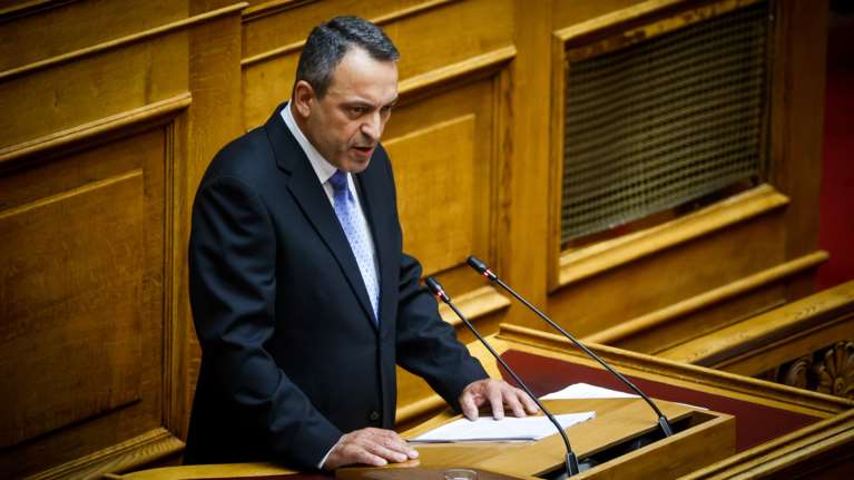 Βουλή: Οι &quot;Σπαρτιάτες&quot; ευχαριστούν από το βήμα της Ολομέλειας τον Κασιδιάρη για την στήριξή του