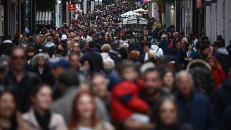 Eurostat: Ένας στους τέσσερις στην Ελλάδα κινδυνεύει από φτώχεια - Από τα χειρότερα ποσοστά στην ΕΕ