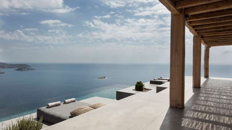 Κυκλαδίτικος μινιμαλισμός: Ένα καταφύγιο απόλυτης ηρεμίας στη Σύρο