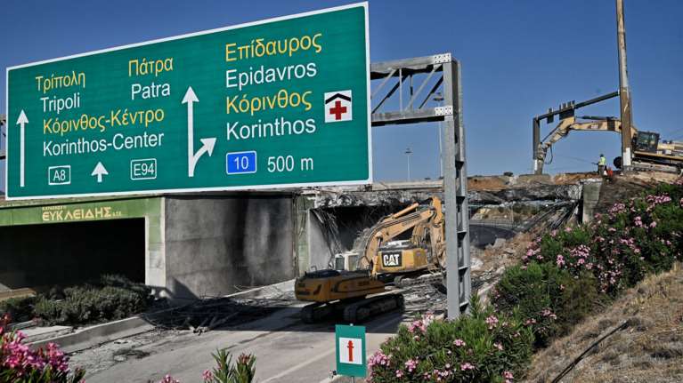 Ομαλοποιήθηκε η κίνηση στην εθνική προς Κόρινθο: Ανοιχτά τα διόδια, ελάχιστες οι καθυστερήσεις