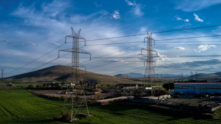 Καπέλο στις τιμές του ρεύματος και τον Μάιο λόγω ρευματοκλοπών