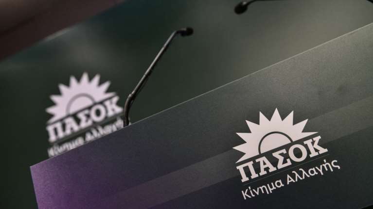 ΠΑΣΟΚ: &quot;Παραδοχή που αγγίζει τα όρια της ύβρεως η αποκάλυψη Άδωνι για τα ψέμματα Καραμανλή στη Βουλή&quot;